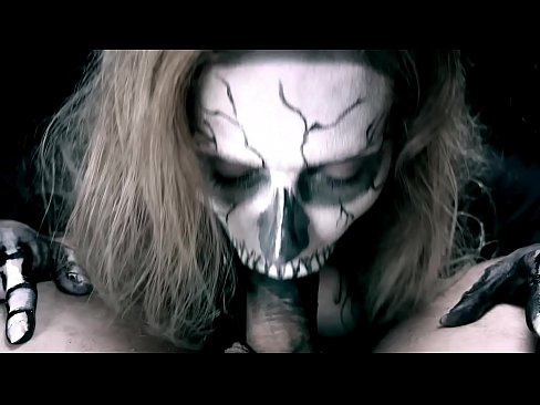 ❤️ Demon djevojka siše kurac svojim crnim ustima i guta spermu. ️❌ Porno vk na hr.porn-mz-com.ru ❌️